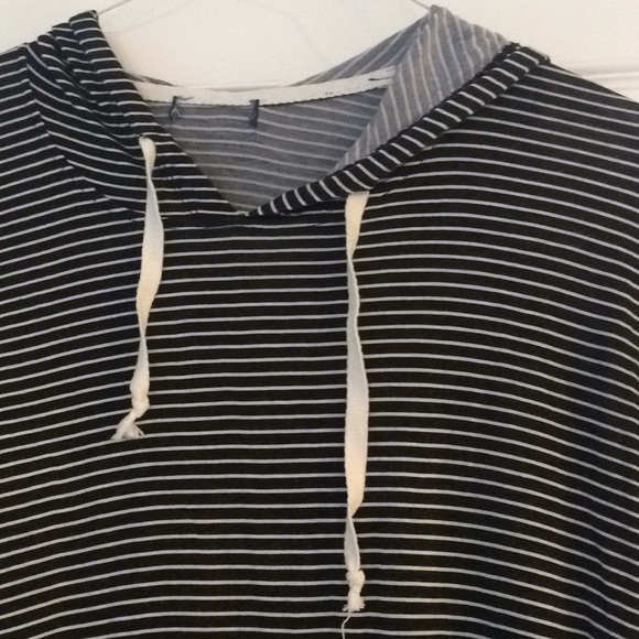 Black white stripe light weight top with hood - Picture 2 of 5